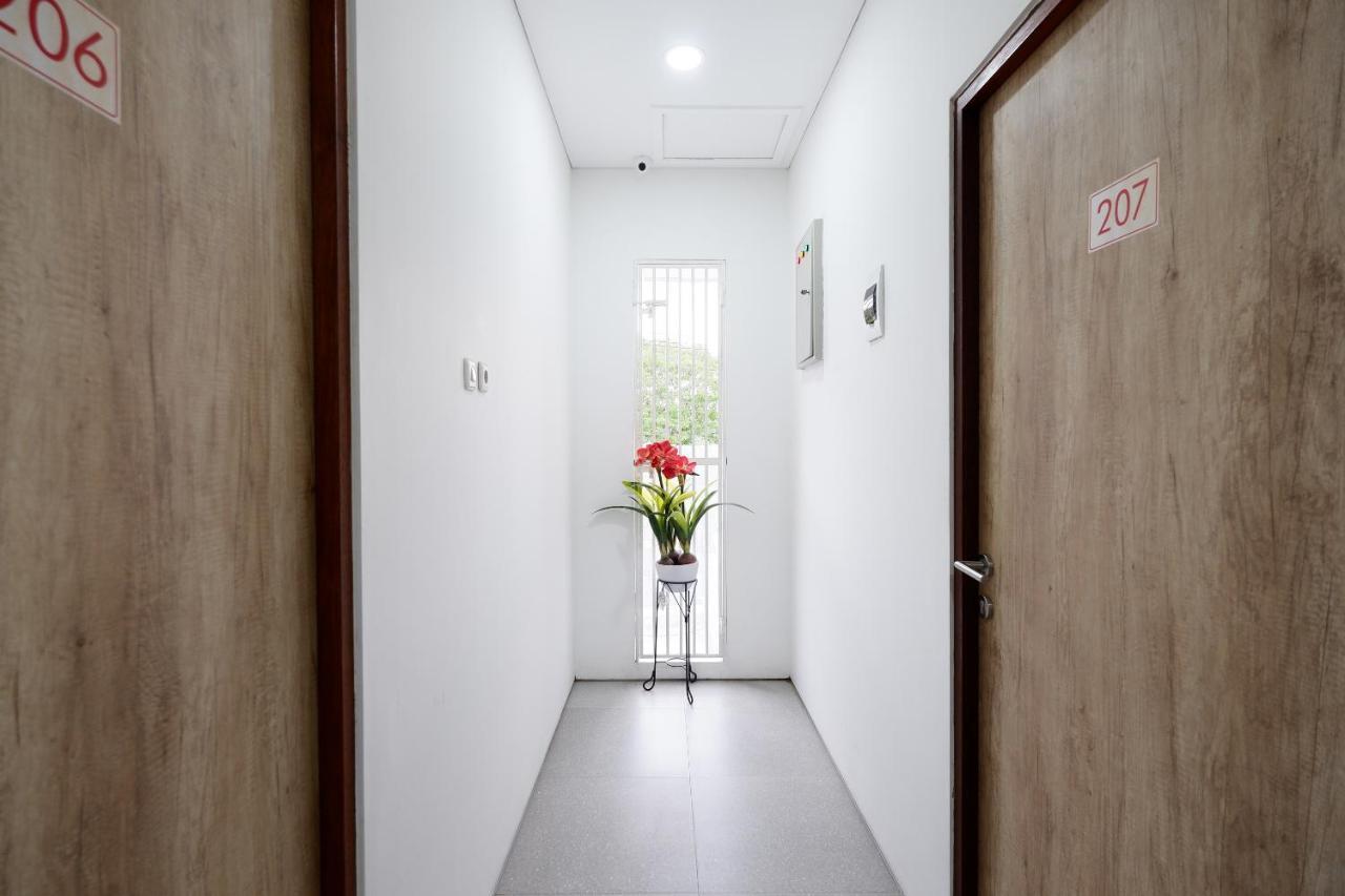 Oyo 2298 Jebres House Syariah Hotel Solo Exterior foto