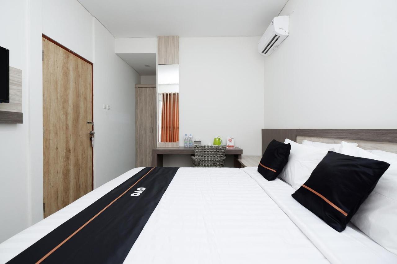 Oyo 2298 Jebres House Syariah Hotel Solo Exterior foto